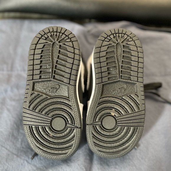 Jordan 1 Mid (TD) - Picture 5 of 8